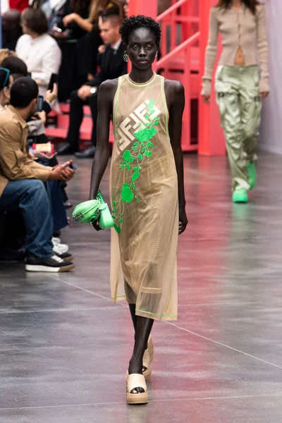 Look 3